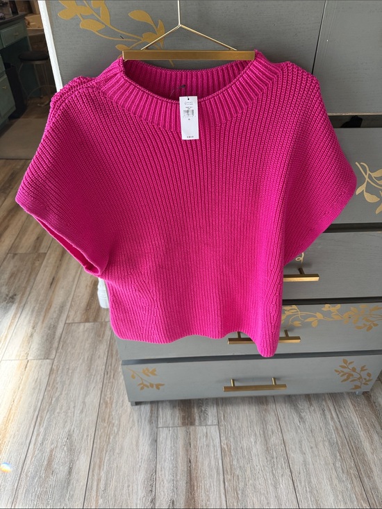 Banana Republic Sweaters - Banana Republic Bright Fuchsia Knit Short-Sleeve Sweater